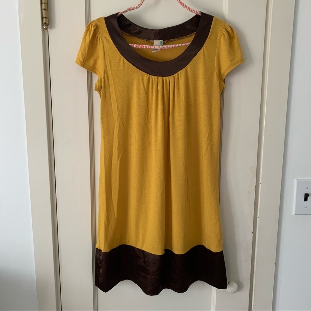 Retro Golden Yellow Famosa T-shirt style dress